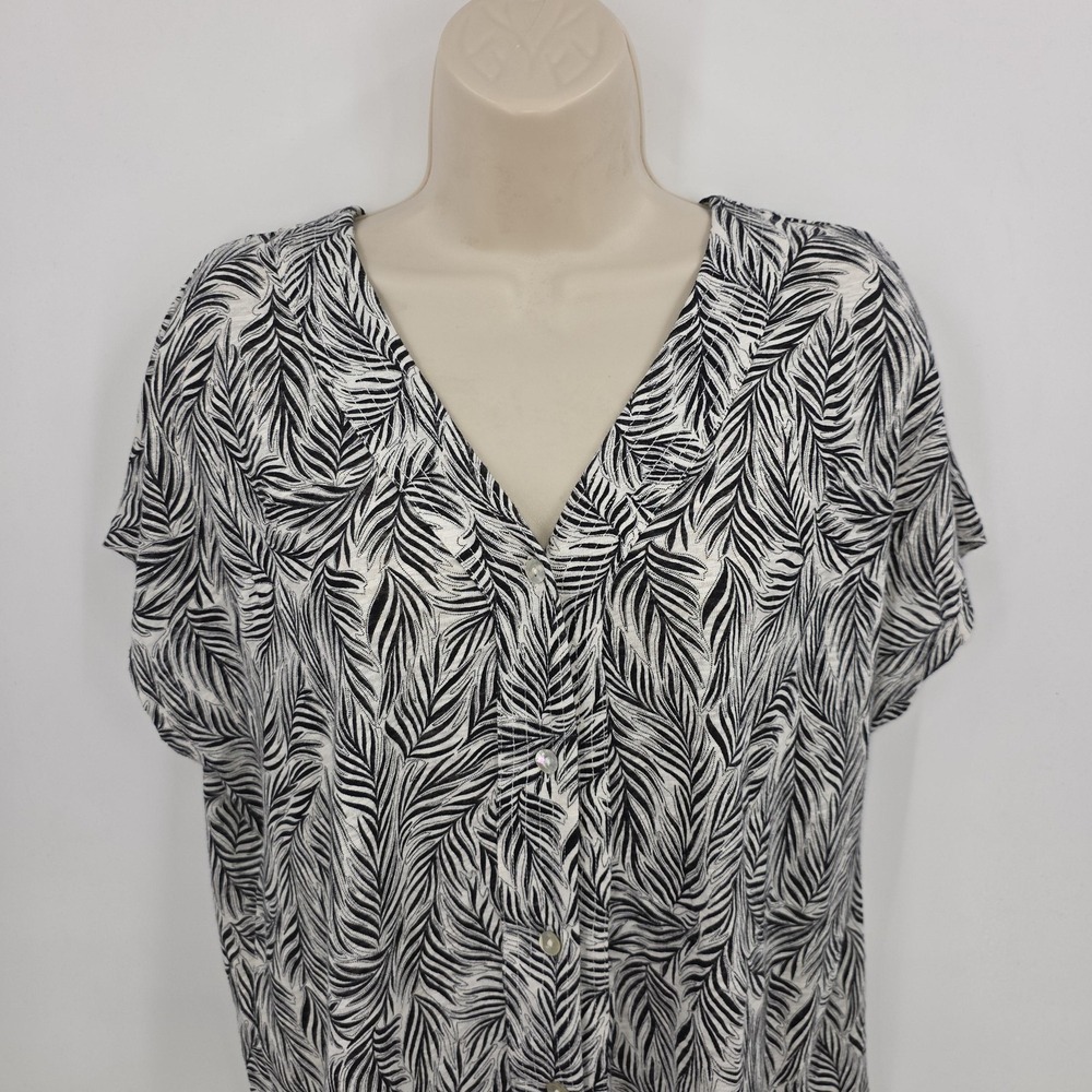 Tahari Linen Blend Top Women L White Black Palm Leaf Button V Neck Coastal - Picture 2 of 10